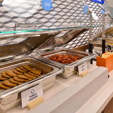 Holiday Inn Express Hotel & Suites Colby By Ihg Eksteriør billede