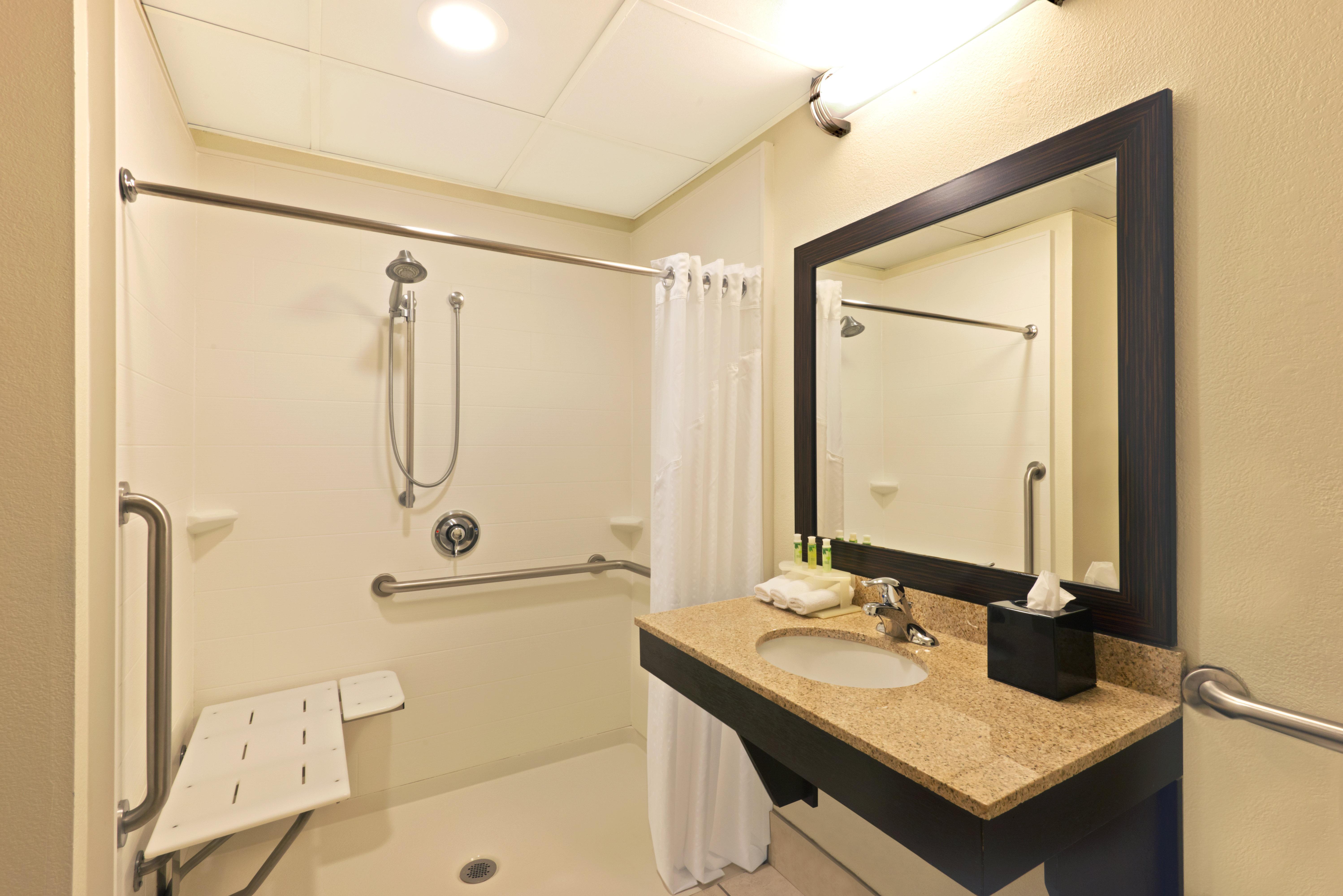 Holiday Inn Express Hotel & Suites Colby By Ihg Eksteriør billede