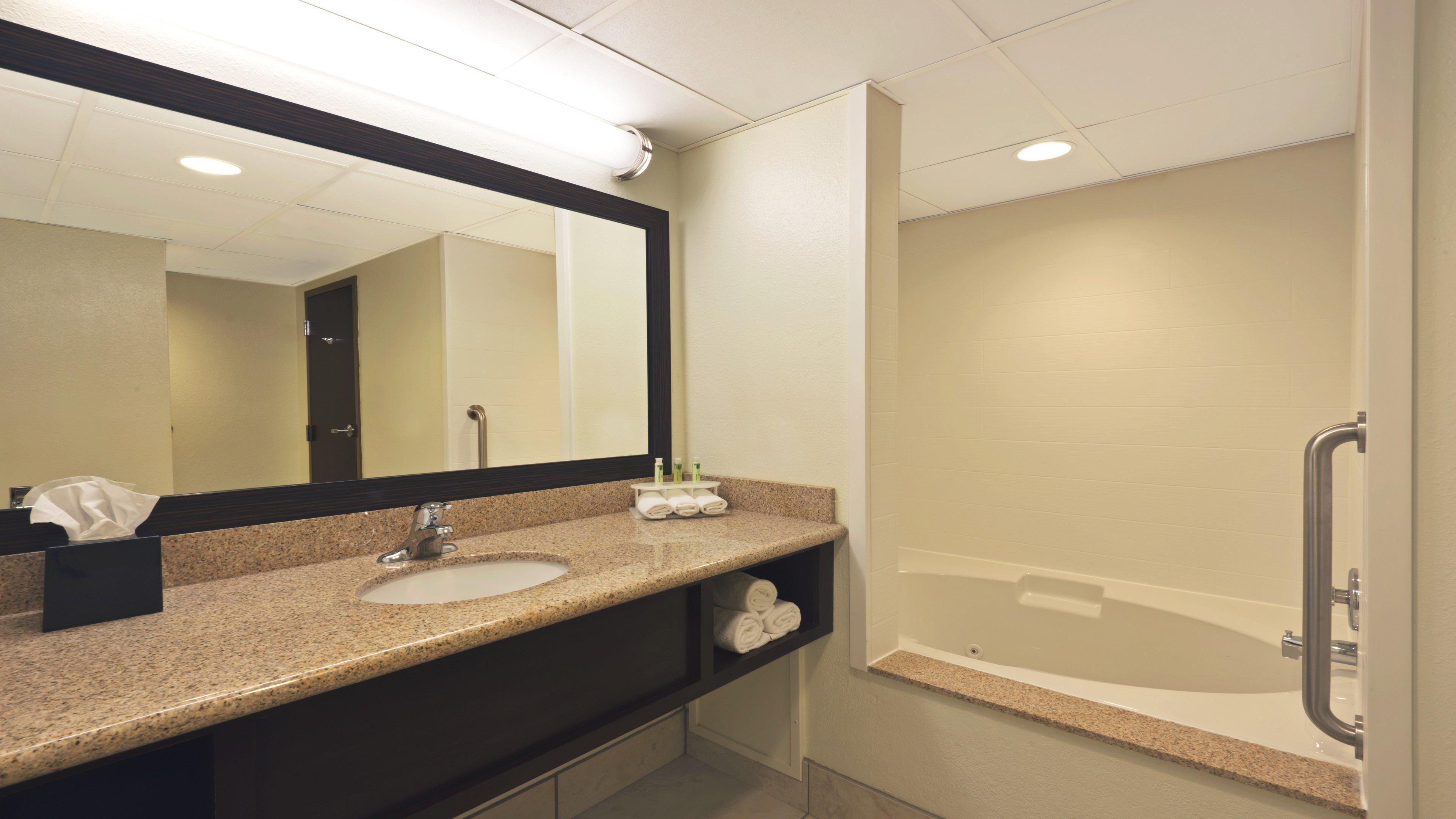 Holiday Inn Express Hotel & Suites Colby By Ihg Eksteriør billede