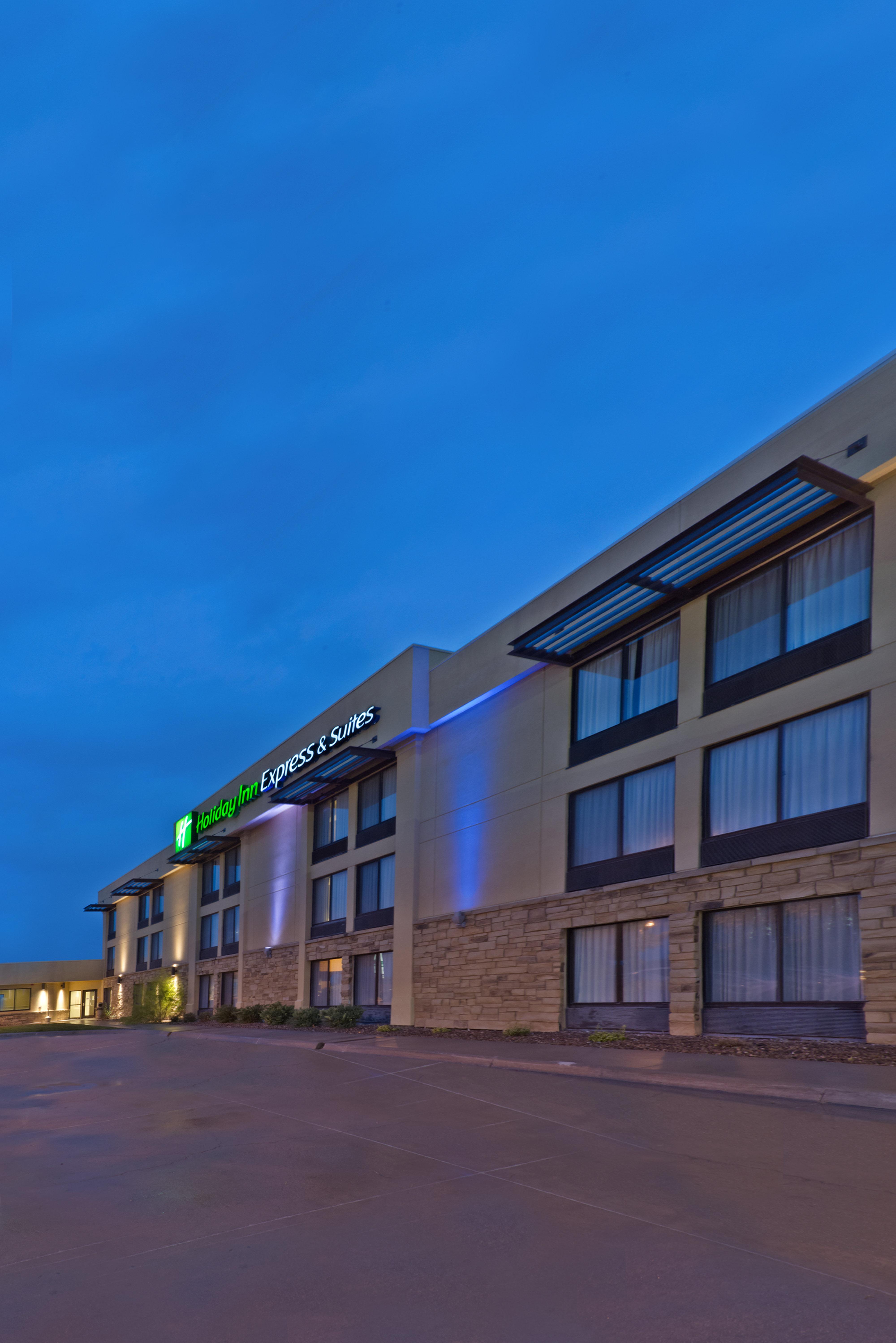 Holiday Inn Express Hotel & Suites Colby, An Ihg Hotel Eksteriør billede