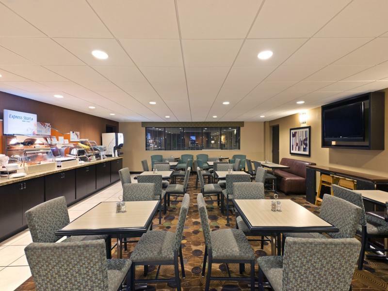 Holiday Inn Express Hotel & Suites Colby By Ihg Eksteriør billede