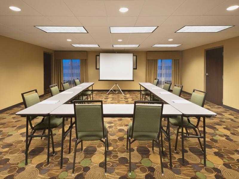 Holiday Inn Express Hotel & Suites Colby By Ihg Eksteriør billede