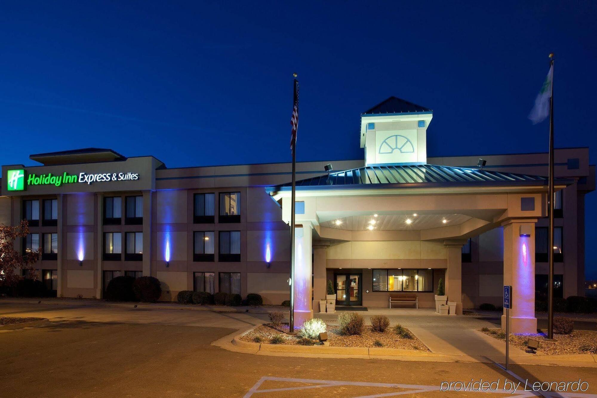 Holiday Inn Express Hotel & Suites Colby By Ihg Eksteriør billede