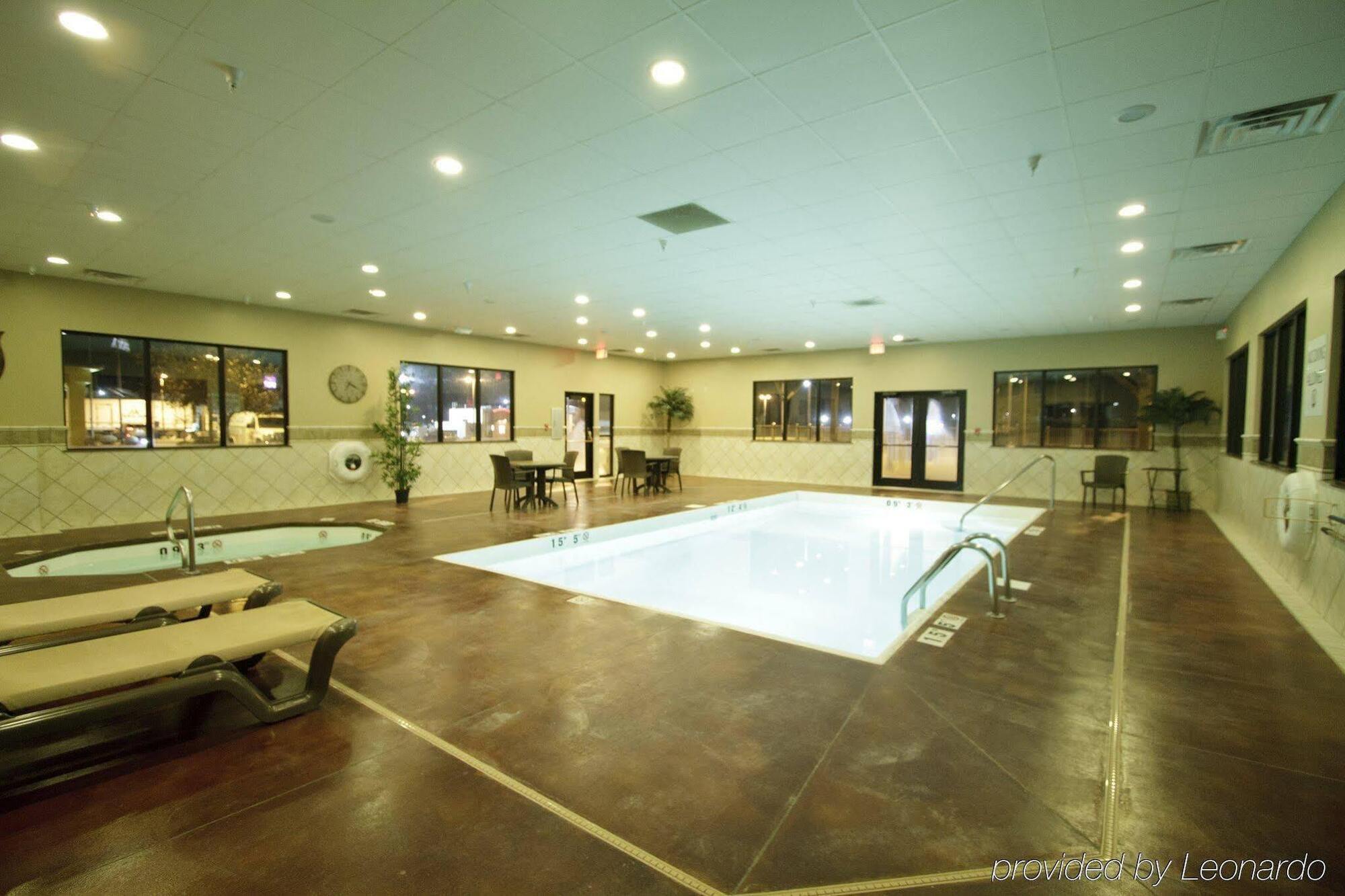 Holiday Inn Express Hotel & Suites Colby By Ihg Eksteriør billede